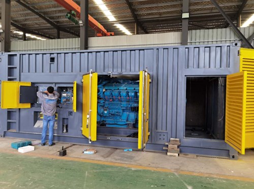 广汉除了调速系统和励磁系统，还有哪些系统能保护发电机组应对频率波动？